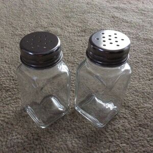 Salt and Pepper Shaker Clear With Metal Lids